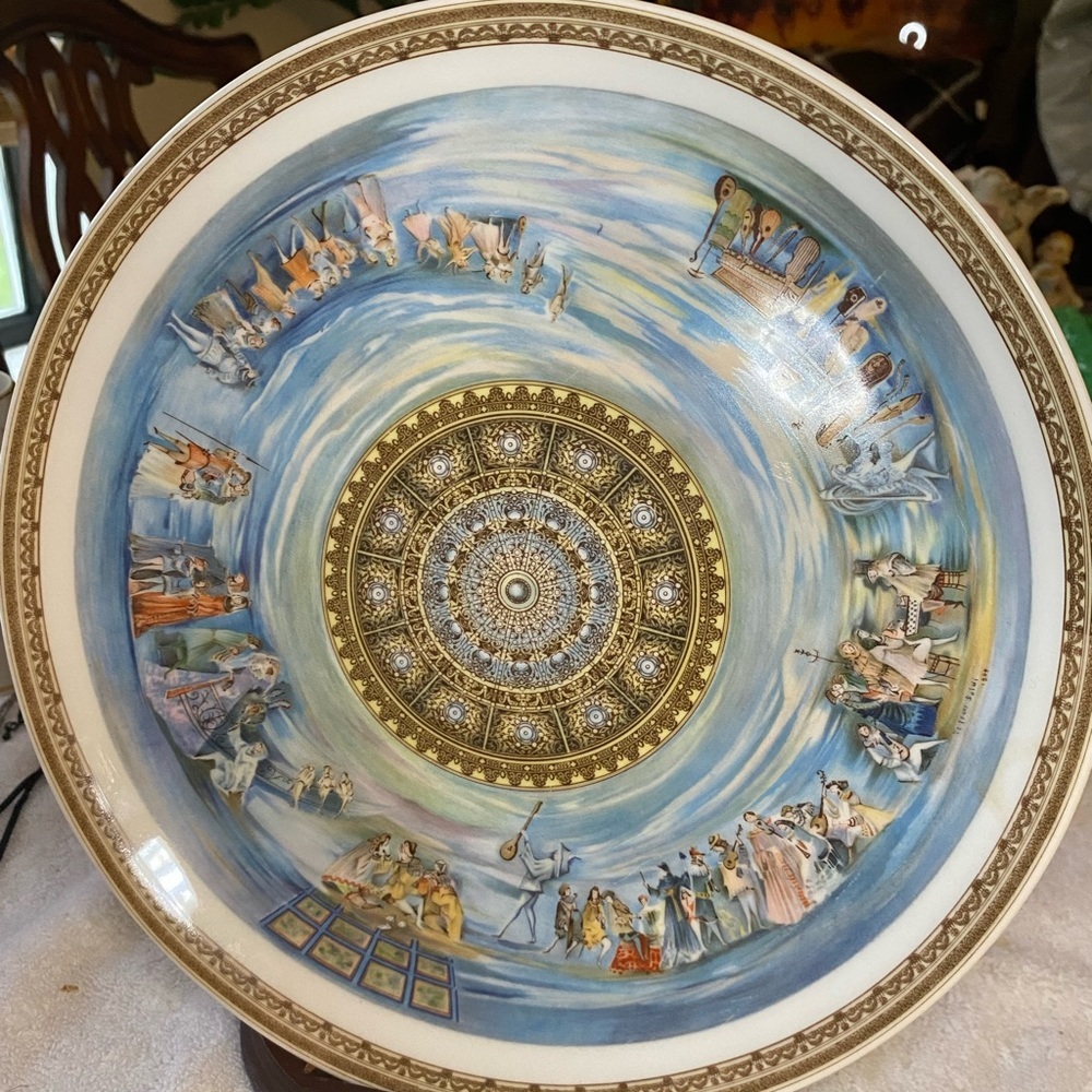 Vintage decorative plate‎ from Buenos Aires, Argentina. Pristine condition.
